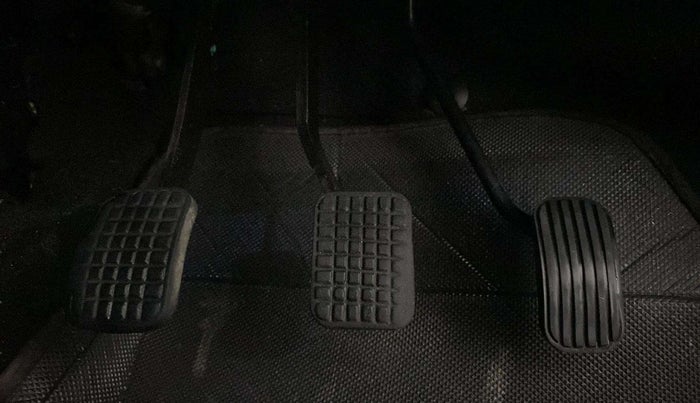 2017 Tata Tiago XZ PETROL, Petrol, Manual, 1,31,807 km, Pedals