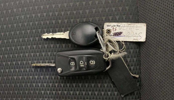 2017 Tata Tiago XZ PETROL, Petrol, Manual, 1,31,807 km, Key Close Up