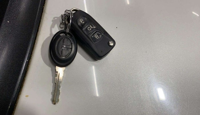 2017 Tata Tiago XT PETROL, Petrol, Manual, 61,320 km, Key Close Up