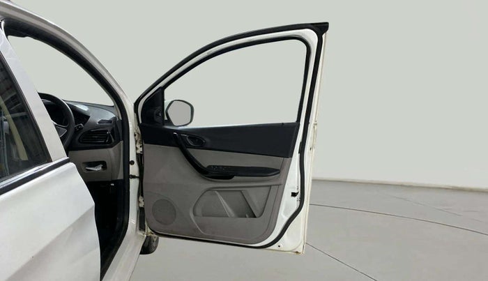 2017 Tata Tiago XT PETROL, Petrol, Manual, 61,320 km, RHS Front Door