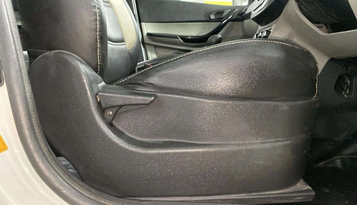 2017 Tata Tiago XT PETROL, Petrol, Manual, 61,320 km, Driver Side Adjustment Panel