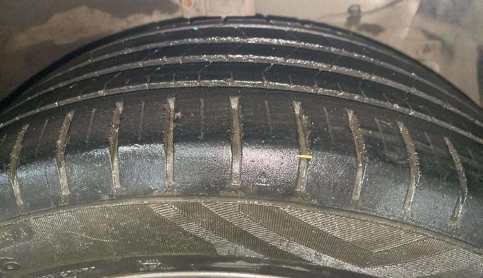 2018 Maruti Ciaz ALPHA 1.4 PETROL, Petrol, Manual, 62,825 km, Right Front Tyre Tread