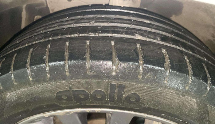 2018 Maruti Ciaz ALPHA 1.4 PETROL, Petrol, Manual, 62,825 km, Left Front Tyre Tread