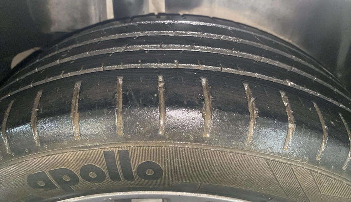 2018 Maruti Ciaz ALPHA 1.4 PETROL, Petrol, Manual, 62,825 km, Right Rear Tyre Tread