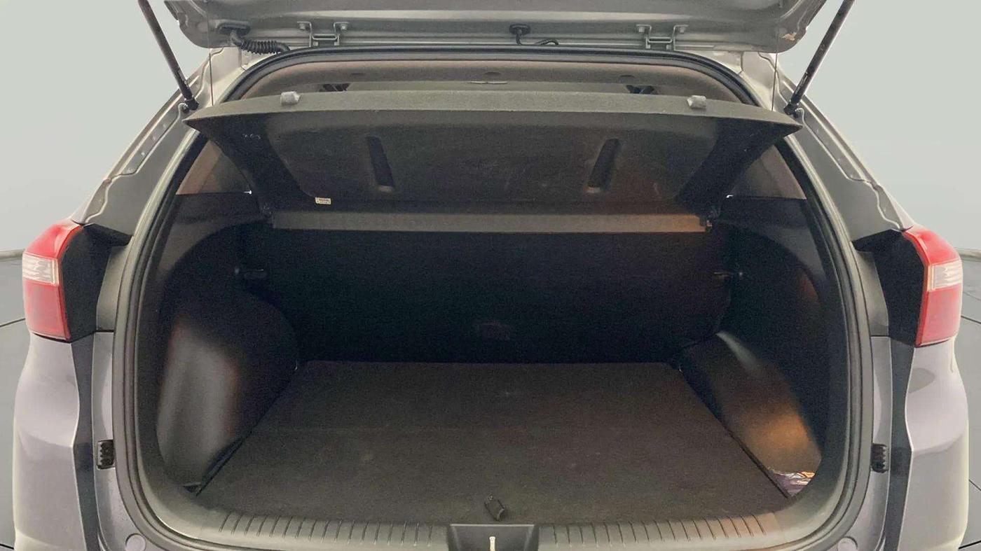 2016 Hyundai Creta SX PLUS 1.6 PETROL, Petrol, Manual, 1,04,724 km, Boot Inside
