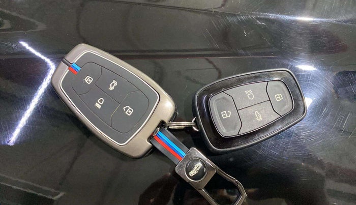 2022 Tata NEXON XZA PLUS PETROL DARK EDITION, Petrol, Automatic, 9,692 km, Key Close Up