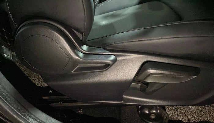 2022 Tata NEXON XZA PLUS PETROL DARK EDITION, Petrol, Automatic, 9,692 km, Driver Side Adjustment Panel