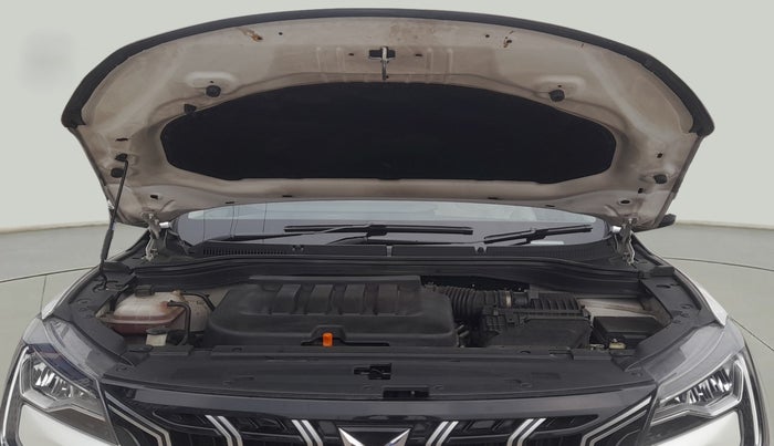 2022 Mahindra XUV700 AX 7 LUXURY P AT 7 STR, Petrol, Automatic, 78,154 km, Open Bonet