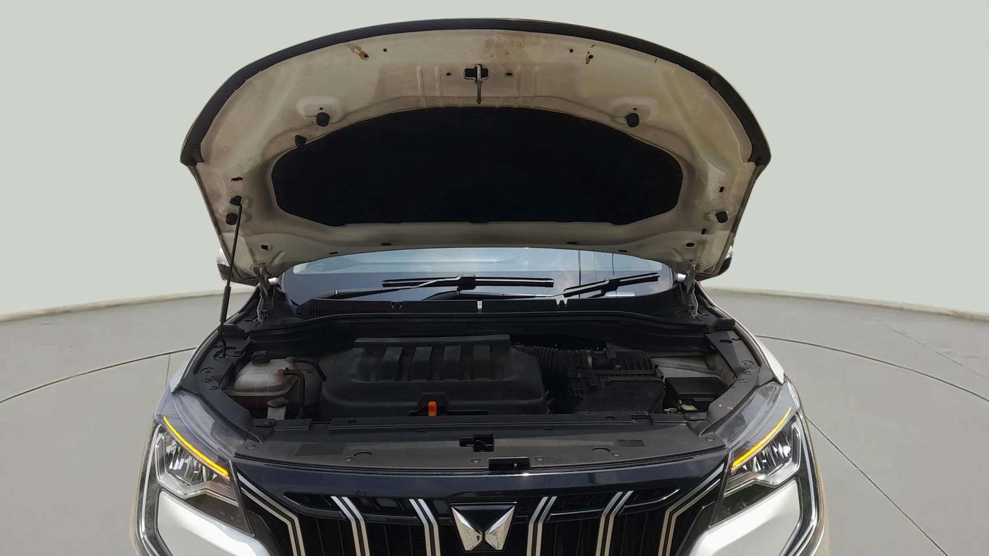 2022 Mahindra XUV700 AX 7 LUXURY P AT 7 STR, Petrol, Automatic, 78,257 km, Open Bonet