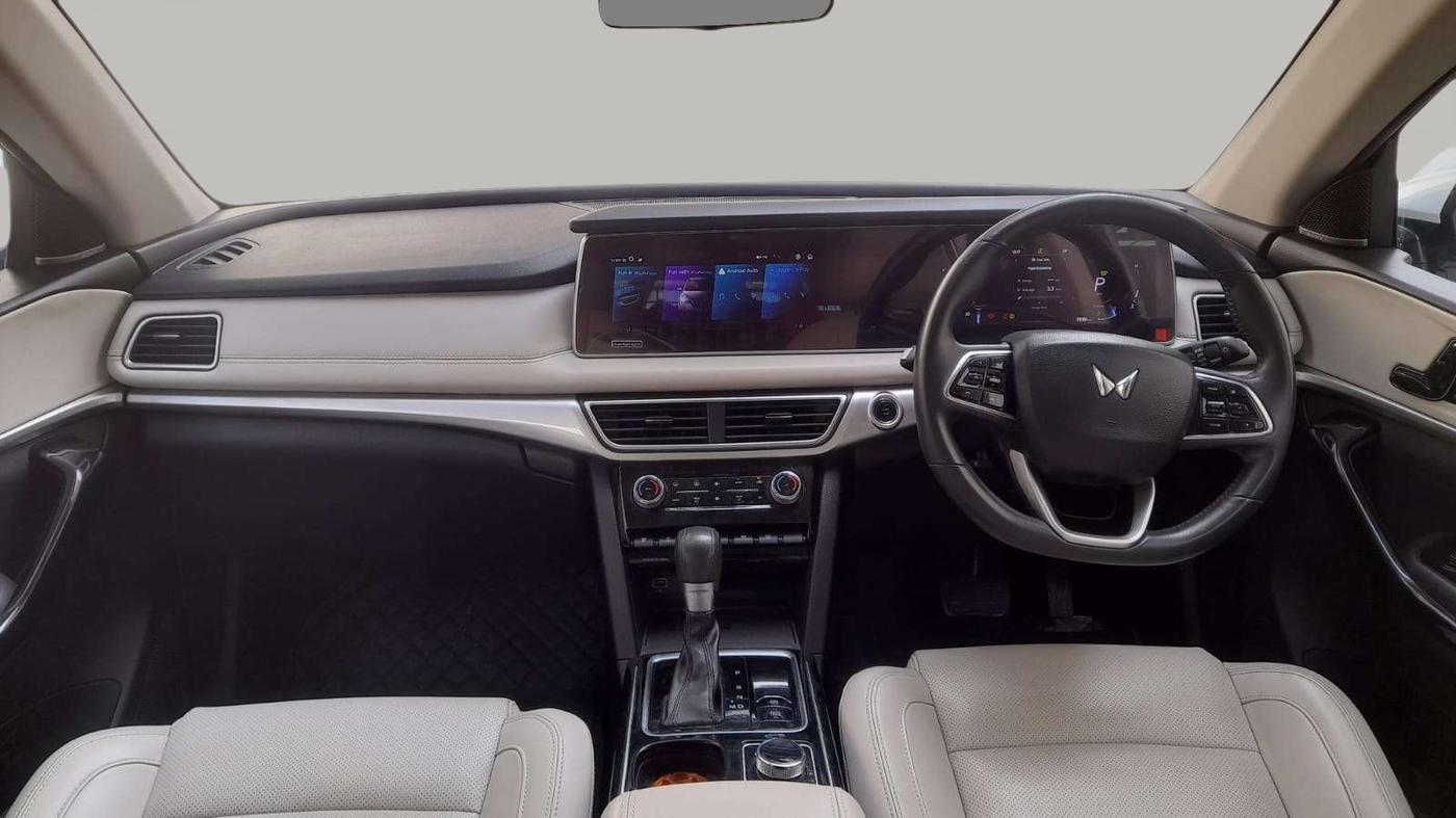 2022 Mahindra XUV700 AX 7 LUXURY P AT 7 STR, Petrol, Automatic, 78,257 km, Dashboard