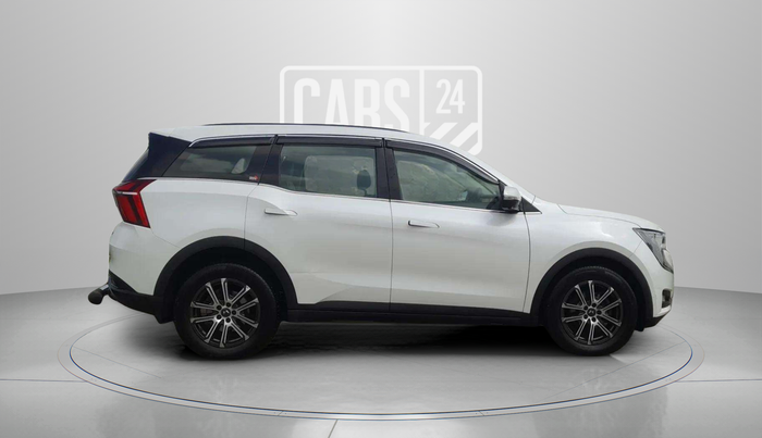 2022 Mahindra XUV700 AX 7 LUXURY P AT 7 STR, Petrol, Automatic, 78,154 km, Right Side View