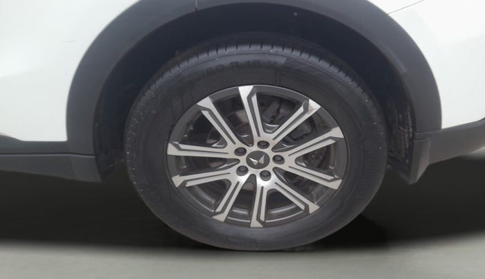 2022 Mahindra XUV700 AX 7 LUXURY P AT 7 STR, Petrol, Automatic, 78,154 km, Left Rear Wheel