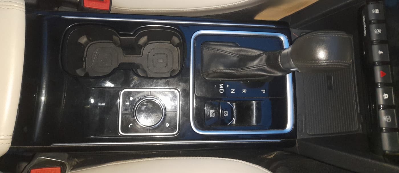 2022 Mahindra XUV700 AX 7 LUXURY P AT 7 STR, Petrol, Automatic, 78,257 km, Gear Lever