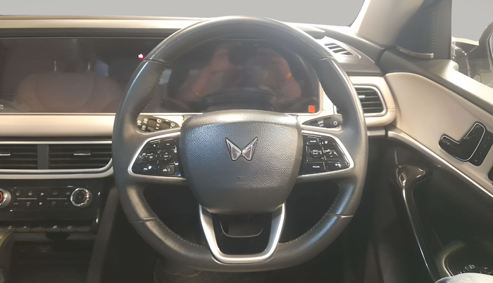 2022 Mahindra XUV700 AX 7 LUXURY P AT 7 STR, Petrol, Automatic, 78,154 km, Steering Wheel Close Up