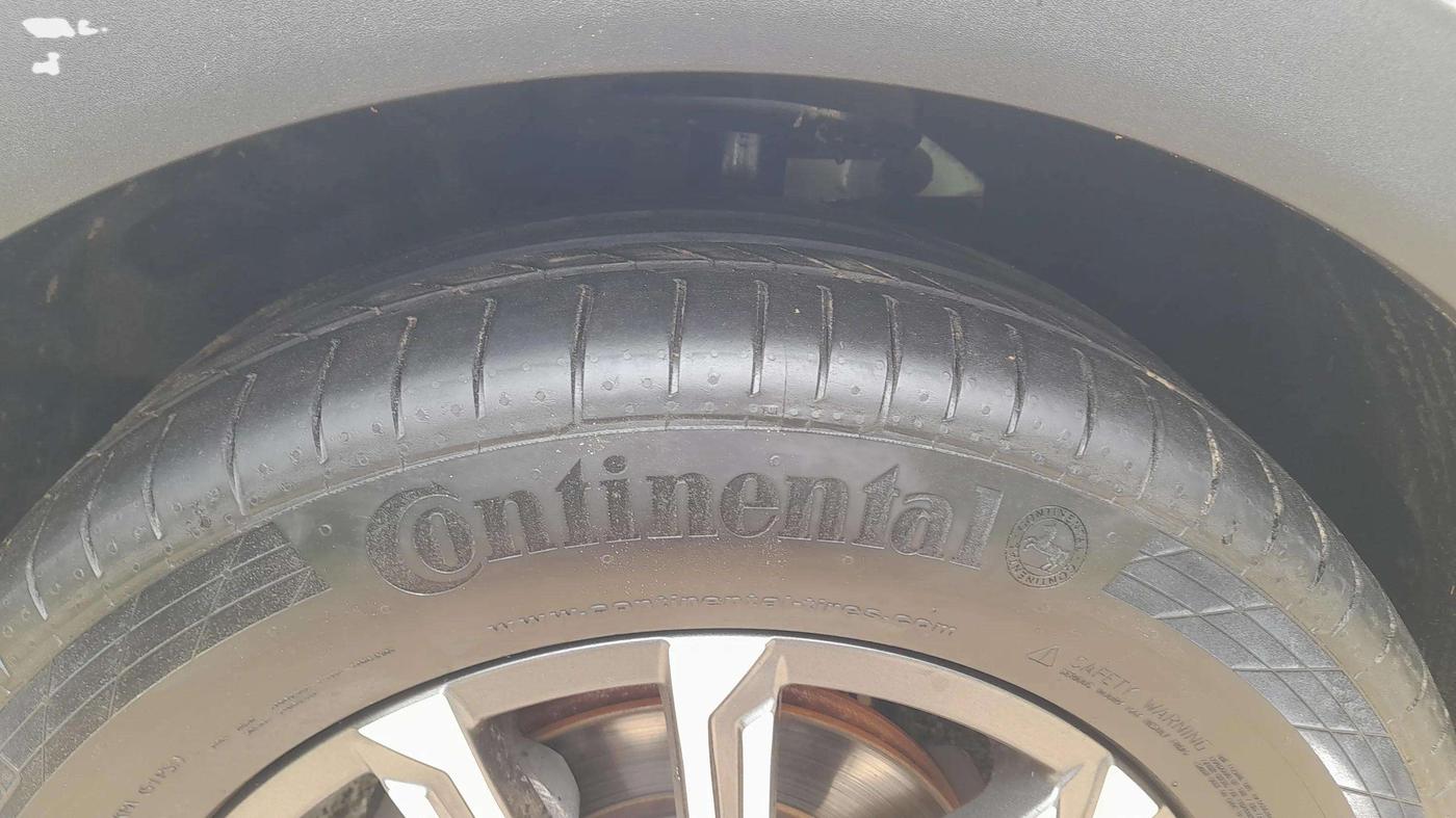 2022 Mahindra XUV700 AX 7 LUXURY P AT 7 STR, Petrol, Automatic, 78,257 km, Left Front Tyre Tread
