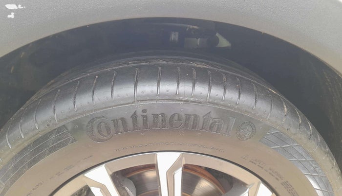 2022 Mahindra XUV700 AX 7 LUXURY P AT 7 STR, Petrol, Automatic, 78,154 km, Left Front Tyre Tread
