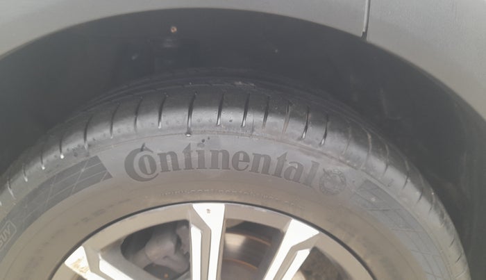 2022 Mahindra XUV700 AX 7 LUXURY P AT 7 STR, Petrol, Automatic, 78,154 km, Left Front Tyre Tread