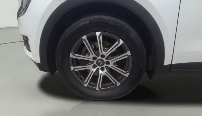 2022 Mahindra XUV700 AX 7 LUXURY P AT 7 STR, Petrol, Automatic, 78,154 km, Left Front Wheel