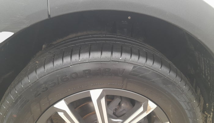 2022 Mahindra XUV700 AX 7 LUXURY P AT 7 STR, Petrol, Automatic, 78,154 km, Right Front Tyre Tread