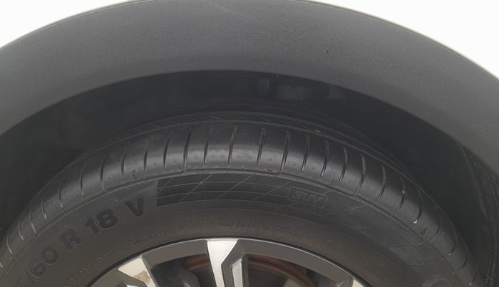 2022 Mahindra XUV700 AX 7 LUXURY P AT 7 STR, Petrol, Automatic, 78,154 km, Right Rear Tyre Tread