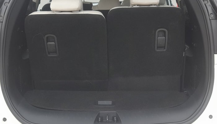 2022 Mahindra XUV700 AX 7 LUXURY P AT 7 STR, Petrol, Automatic, 78,154 km, Boot Open Zoomed View