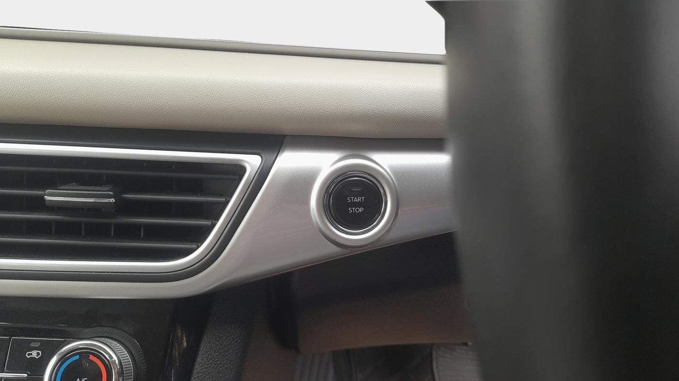 2022 Mahindra XUV700 AX 7 LUXURY P AT 7 STR, Petrol, Automatic, 78,257 km, Keyless Start/ Stop Button