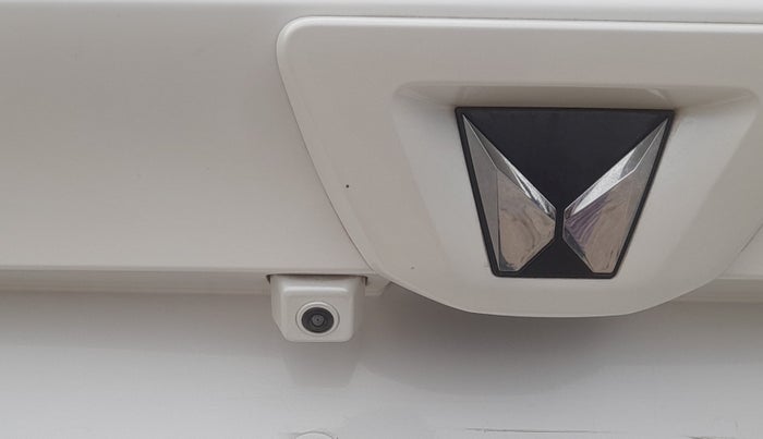 2022 Mahindra XUV700 AX 7 LUXURY P AT 7 STR, Petrol, Automatic, 78,154 km, Parking Camera