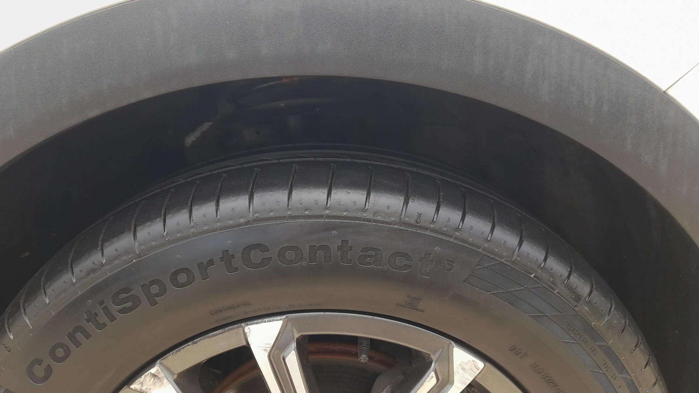 2022 Mahindra XUV700 AX 7 LUXURY P AT 7 STR, Petrol, Automatic, 78,257 km, Right Front Tyre Tread