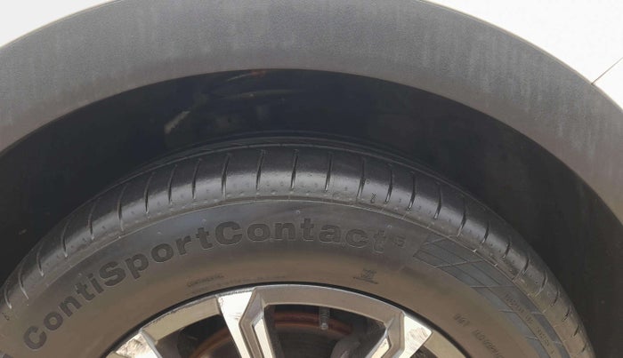 2022 Mahindra XUV700 AX 7 LUXURY P AT 7 STR, Petrol, Automatic, 78,154 km, Right Front Tyre Tread