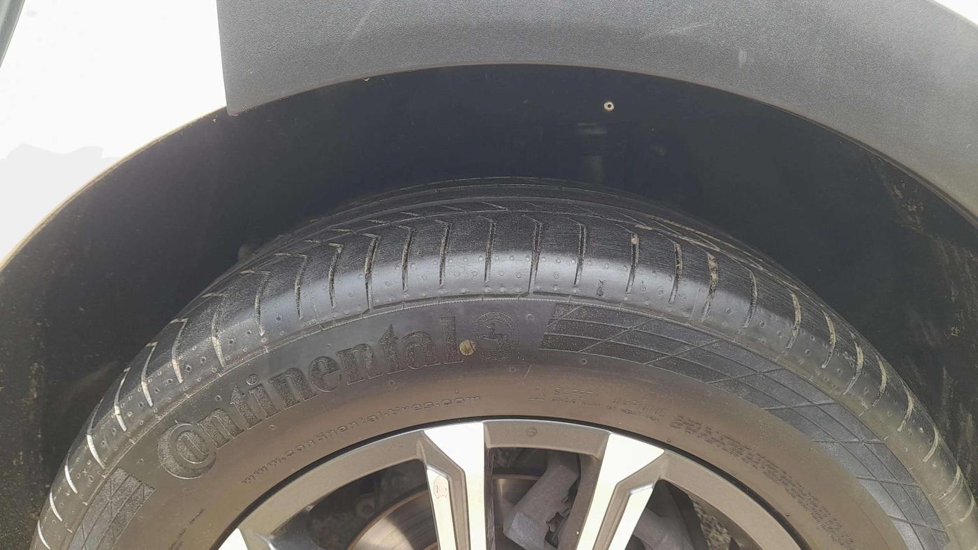 2022 Mahindra XUV700 AX 7 LUXURY P AT 7 STR, Petrol, Automatic, 78,257 km, Left Rear Tyre Tread