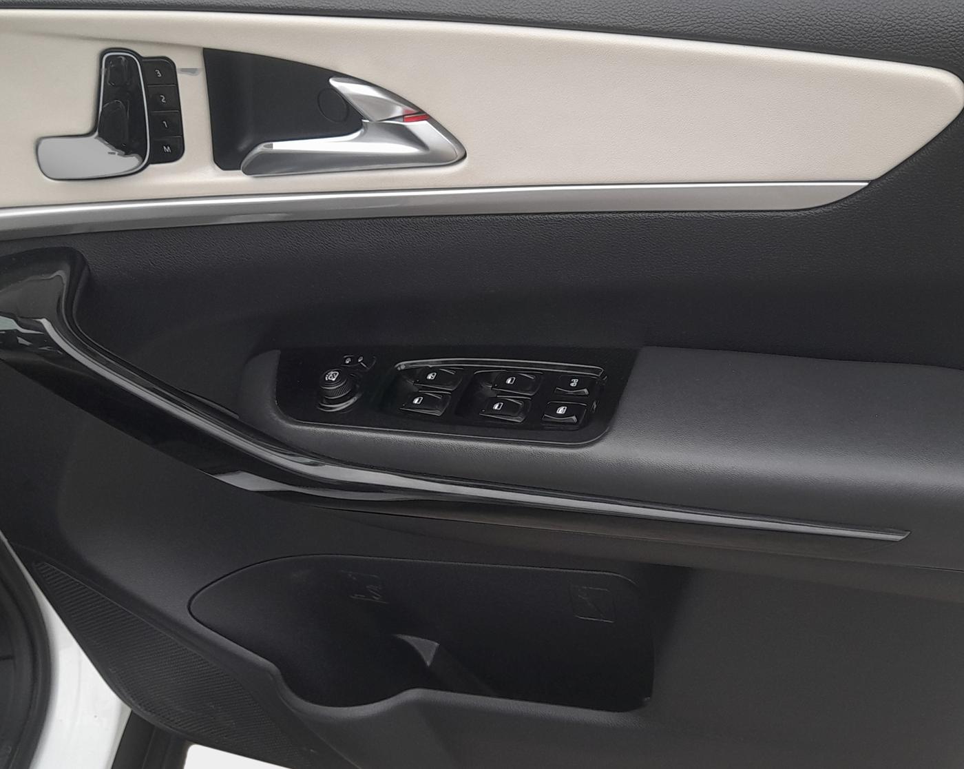 2022 Mahindra XUV700 AX 7 LUXURY P AT 7 STR, Petrol, Automatic, 78,257 km, Driver Side Door Panels Control