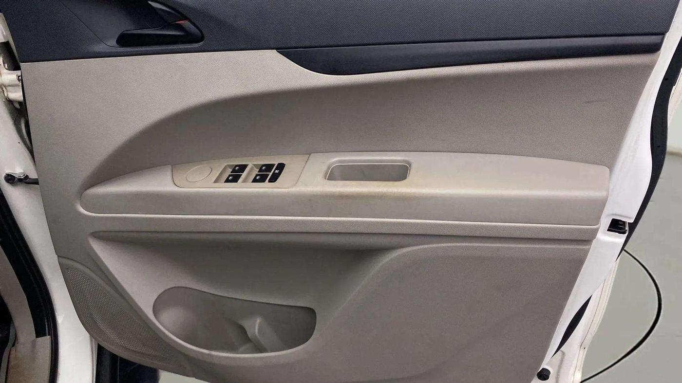 2019 Mahindra MARAZZO M2 7STR, Diesel, Manual, 38,369 km, Driver Side Door Panels Control