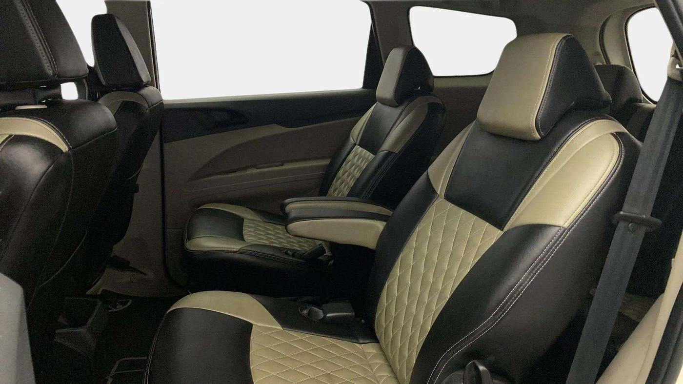 2019 Mahindra MARAZZO M2 7STR, Diesel, Manual, 38,369 km, Right Side Rear Door Cabin