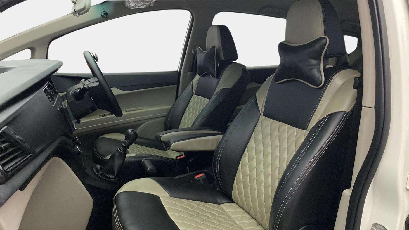 2019 Mahindra MARAZZO M2 7STR, Diesel, Manual, 38,369 km, Right Side Front Door Cabin