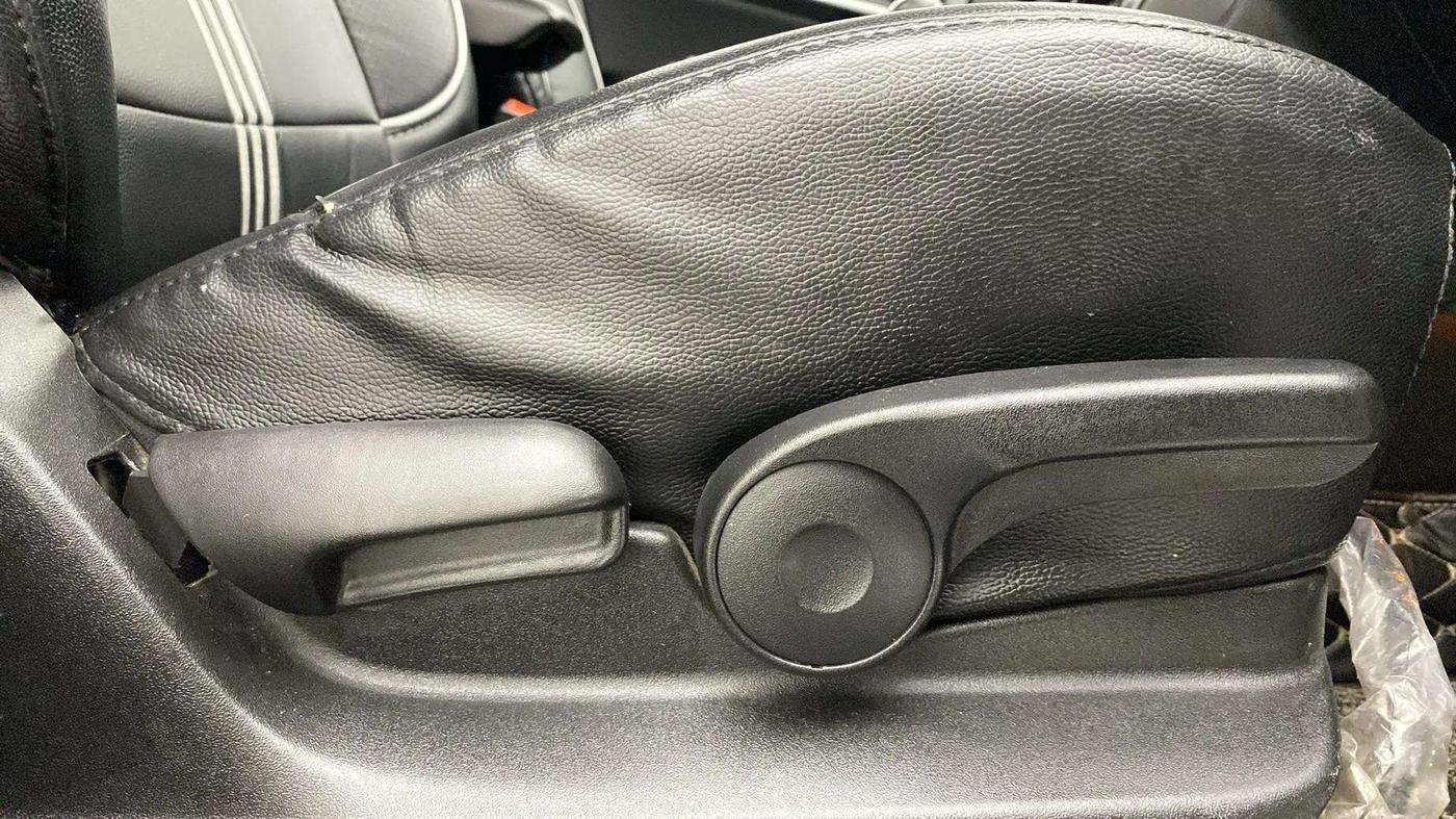 2022 Maruti Vitara Brezza ZXI PLUS, Petrol, Manual, 39,391 km, Driver Side Adjustment Panel