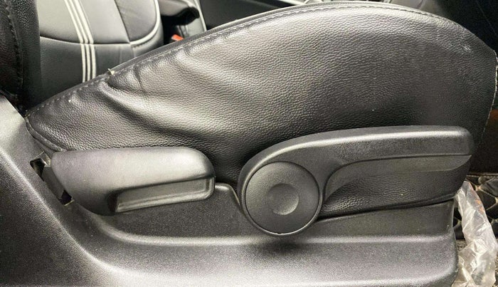 2022 Maruti Vitara Brezza ZXI PLUS, Petrol, Manual, 39,391 km, Driver Side Adjustment Panel