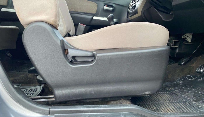 2015 Maruti Wagon R 1.0 VXI, Petrol, Manual, 17,633 km, Driver Side Adjustment Panel