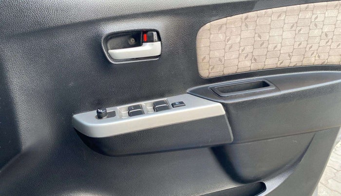 2015 Maruti Wagon R 1.0 VXI, Petrol, Manual, 17,633 km, Driver Side Door Panels Control
