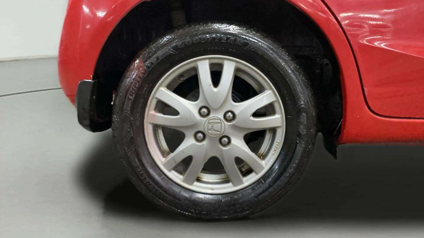 2014 Honda Brio VX AT, Petrol, Automatic, 34,405 km, Right Rear Wheel