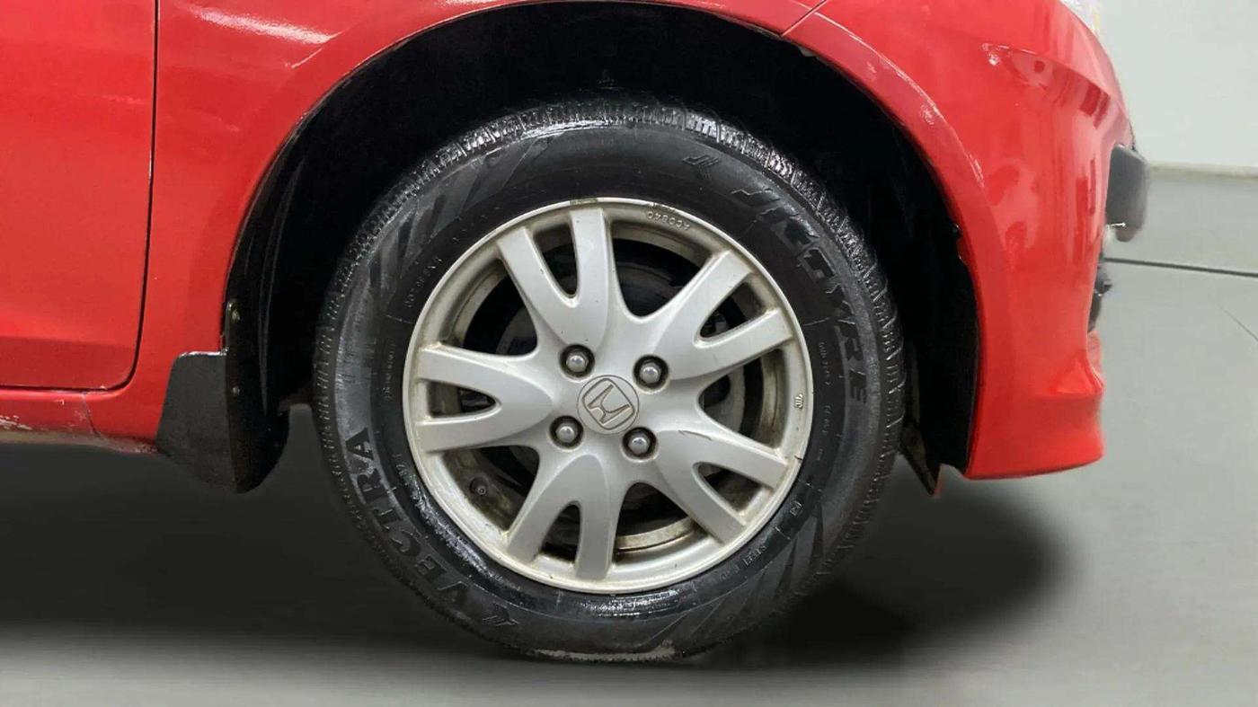 2014 Honda Brio VX AT, Petrol, Automatic, 34,405 km, Right Front Wheel