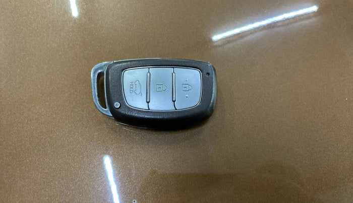 2016 Hyundai Creta SX PLUS AT 1.6 PETROL, Petrol, Automatic, 1,02,889 km, Key Close Up