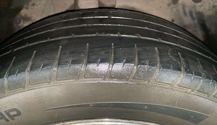 2016 Hyundai Creta SX PLUS AT 1.6 PETROL, Petrol, Automatic, 1,02,889 km, Right Rear Tyre Tread