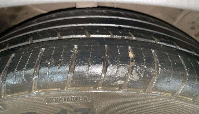 2016 Hyundai Creta SX PLUS AT 1.6 PETROL, Petrol, Automatic, 1,02,889 km, Right Front Tyre Tread