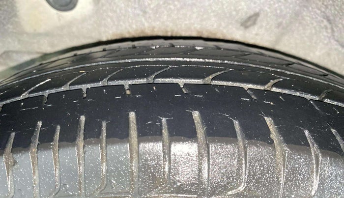 2015 Hyundai i10 SPORTZ 1.1, Petrol, Manual, 22,892 km, Right Rear Tyre Tread