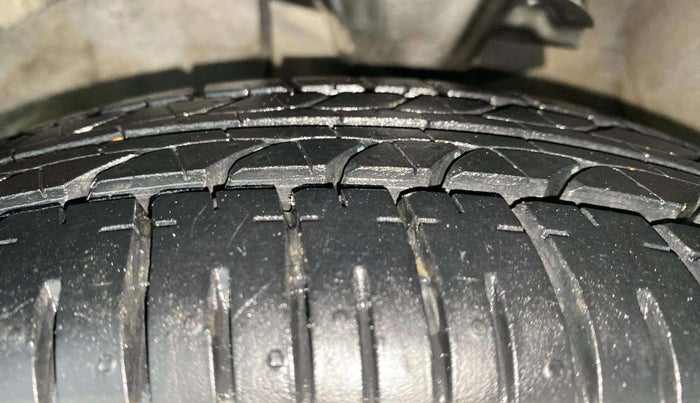 2015 Hyundai i10 SPORTZ 1.1, Petrol, Manual, 22,892 km, Left Front Tyre Tread