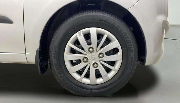 2015 Hyundai i10 SPORTZ 1.1, Petrol, Manual, 22,892 km, Right Front Wheel