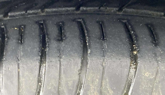 2017 Hyundai Eon ERA PLUS (O), Petrol, Manual, 57,262 km, Left Rear Tyre Tread