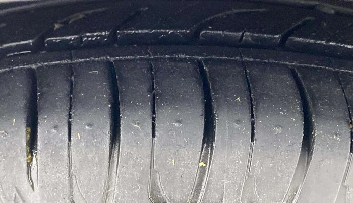 2017 Hyundai Eon ERA PLUS (O), Petrol, Manual, 57,262 km, Right Rear Tyre Tread