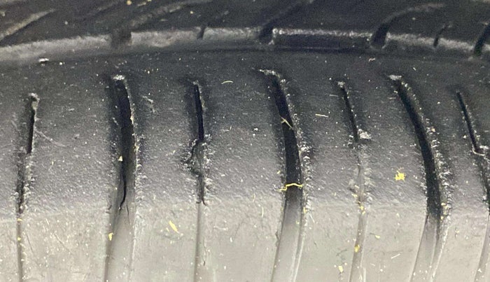 2017 Hyundai Eon ERA PLUS (O), Petrol, Manual, 57,262 km, Right Front Tyre Tread