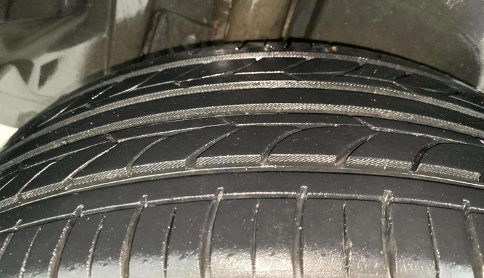 2018 Maruti Vitara Brezza ZDI PLUS AMT, Diesel, Automatic, 1,01,332 km, Right Rear Tyre Tread